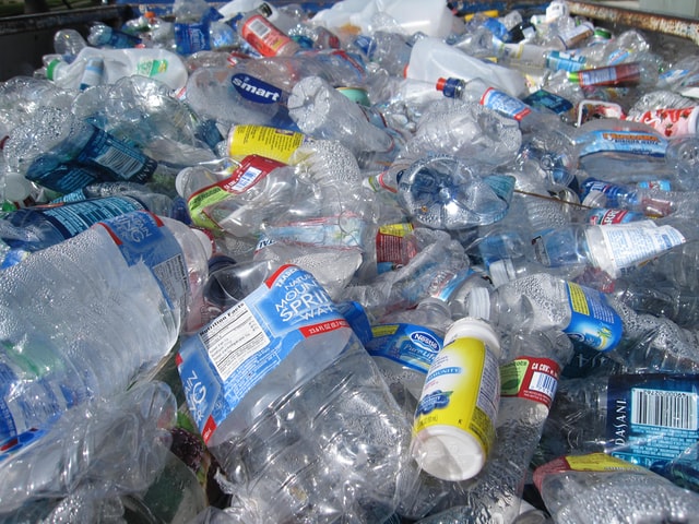 環境問題の一つ、廃棄ペットボトル
